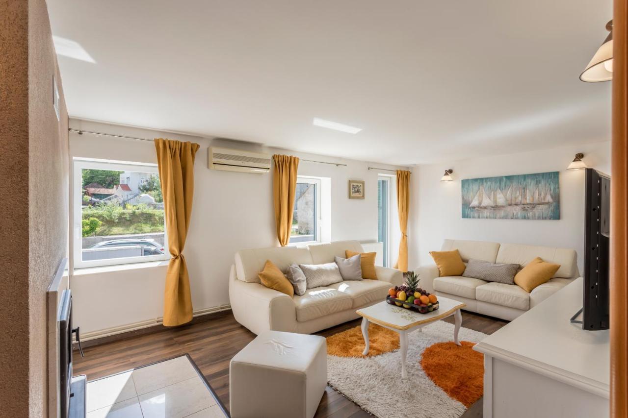 Holiday House Mala Sinj Exteriör bild
